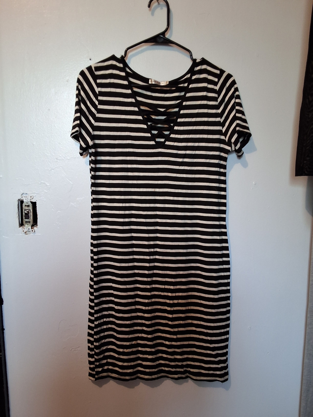 Heart & Hips Black and White Striped Crisscross V‑Neck Mini Dress